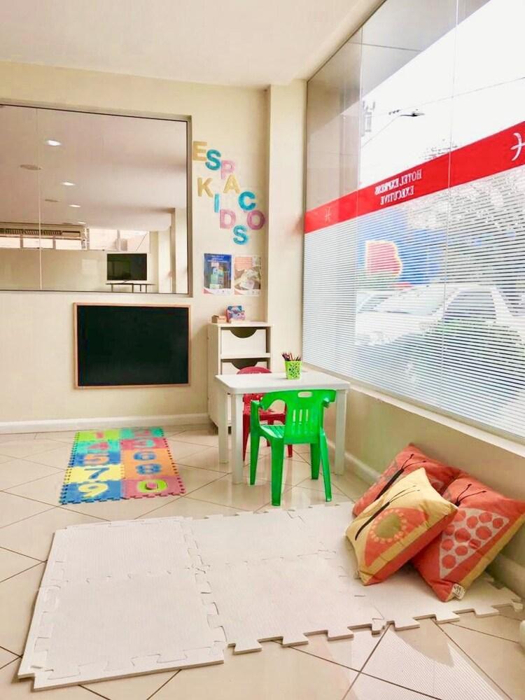 Hotel Suarez Executive โนวูอัมบูร์โก ภายนอก รูปภาพ